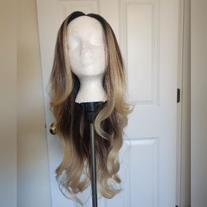 NWOT Sister Wig Peta 3TF/ BR blonde